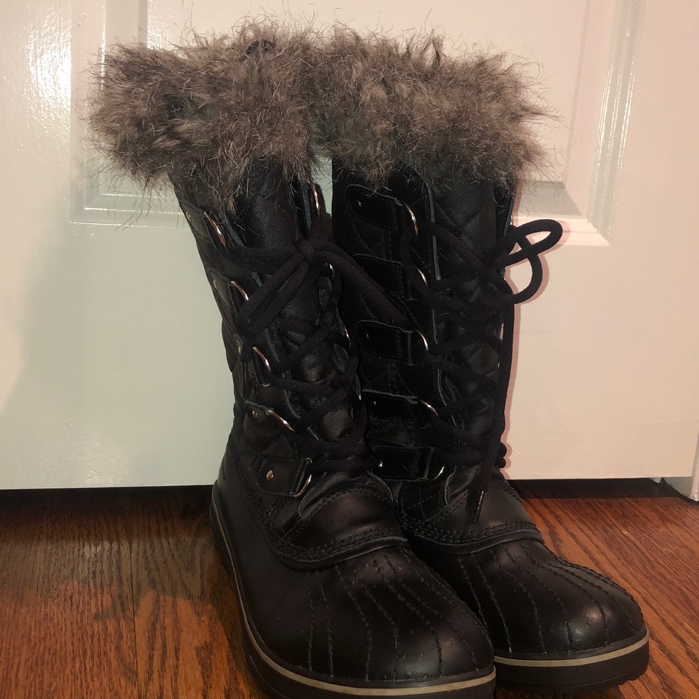 Sorel waterproof snowboots! Worn once great shape